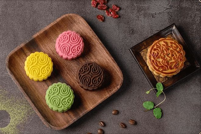 月餅全自動(dòng)刷蛋機(jī)，提高產(chǎn)品產(chǎn)量，提升產(chǎn)品檔次！